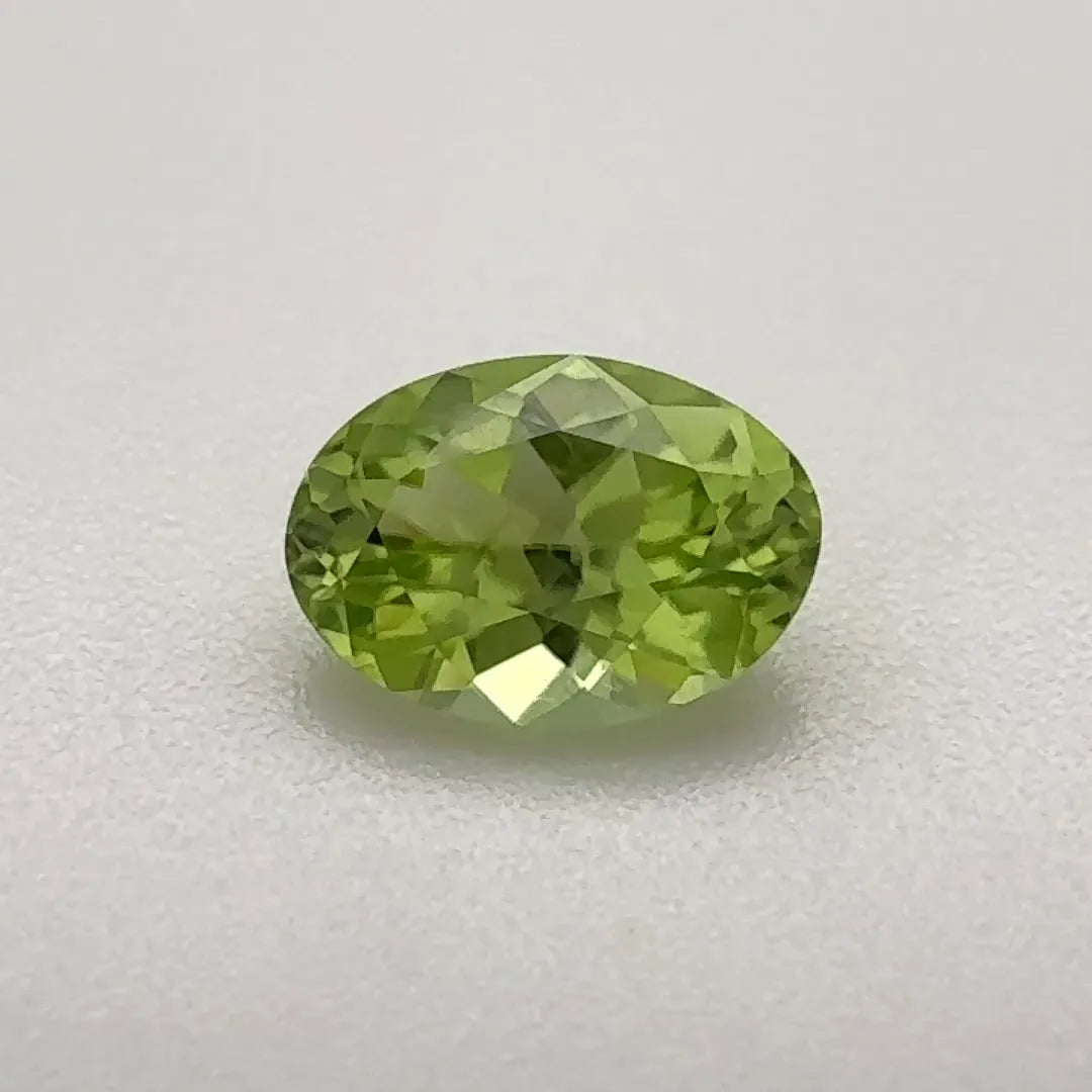0.96ct Oval Natural Peridot (Colour Green, Clarity Eye Clean, Cut Faceted)