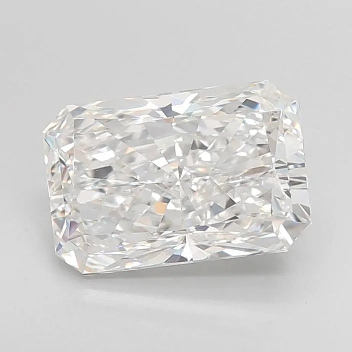 3.57ct Radiant Lab Grown Diamond (Colour E, Clarity VVS1, IGI Certified)