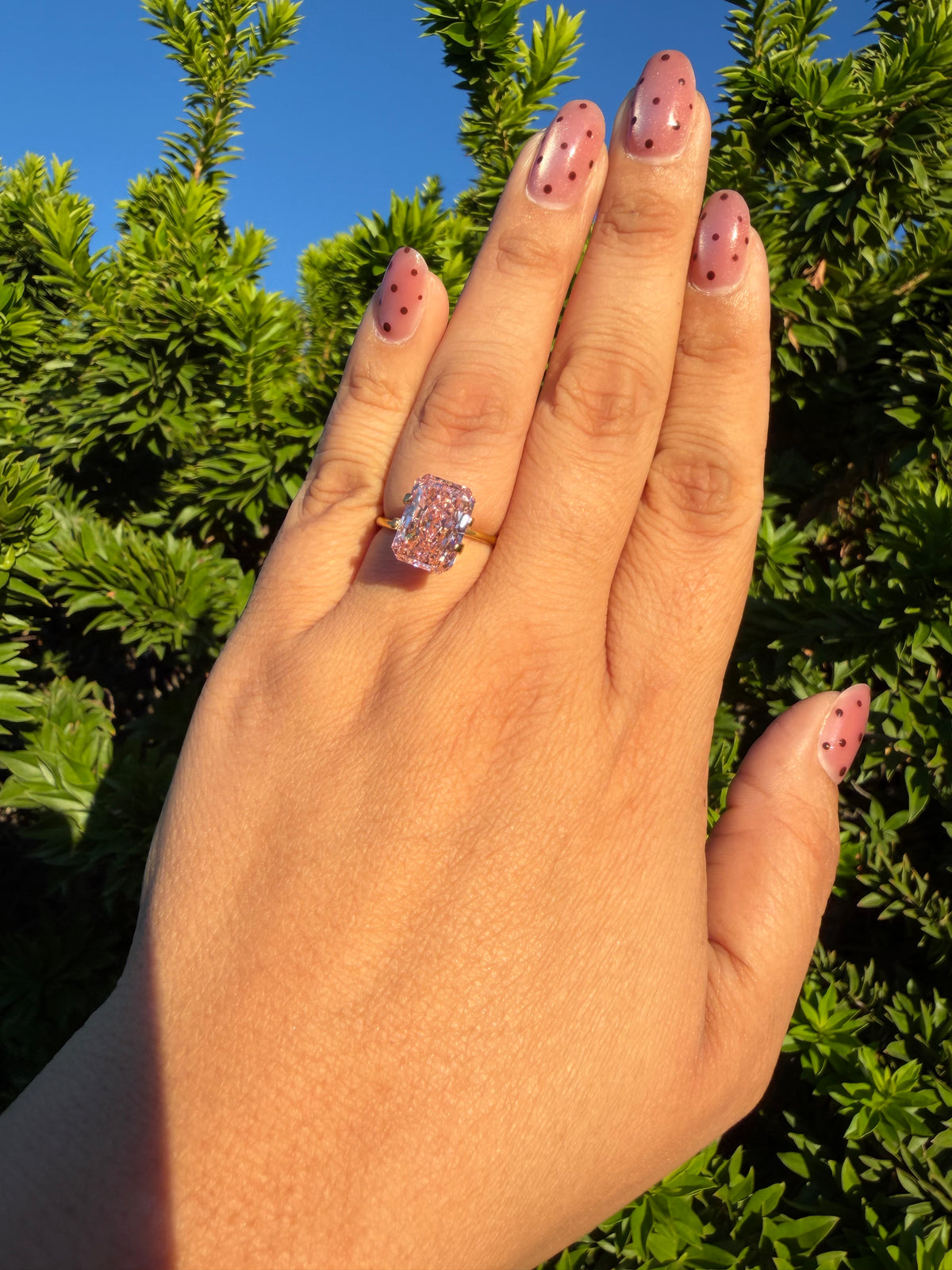 Radiant 6.03ct Fancy Vivid Pink VS2 - Loose Diamond